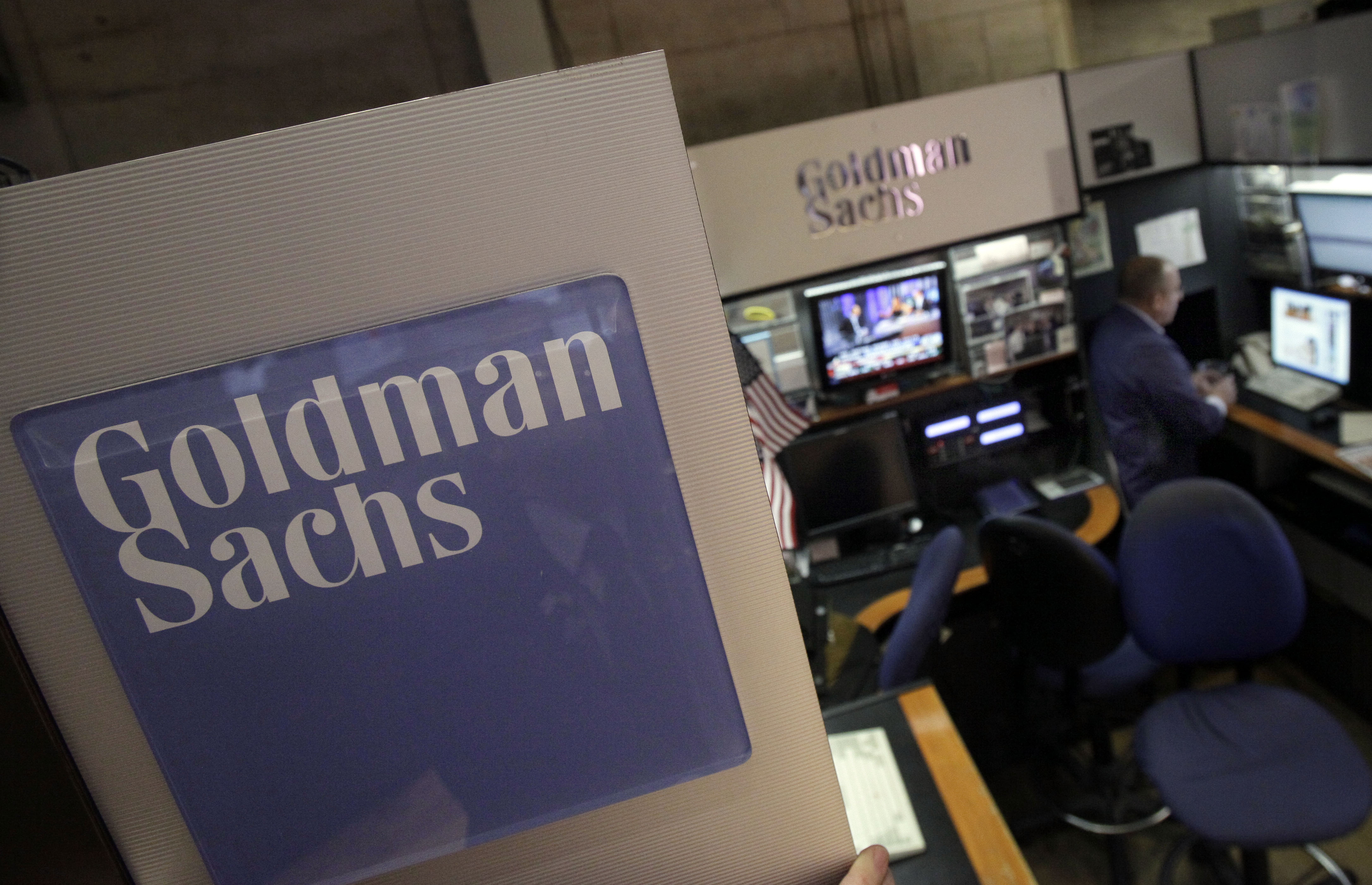 Earns Goldman Sachs